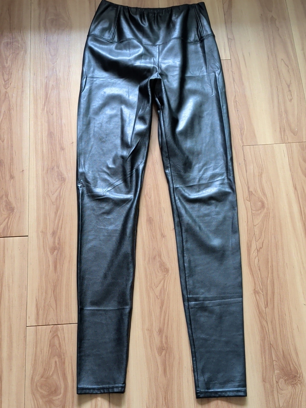 Black Faux Leather Women’s Leggings - Sleek High-Waist Wilfred Free